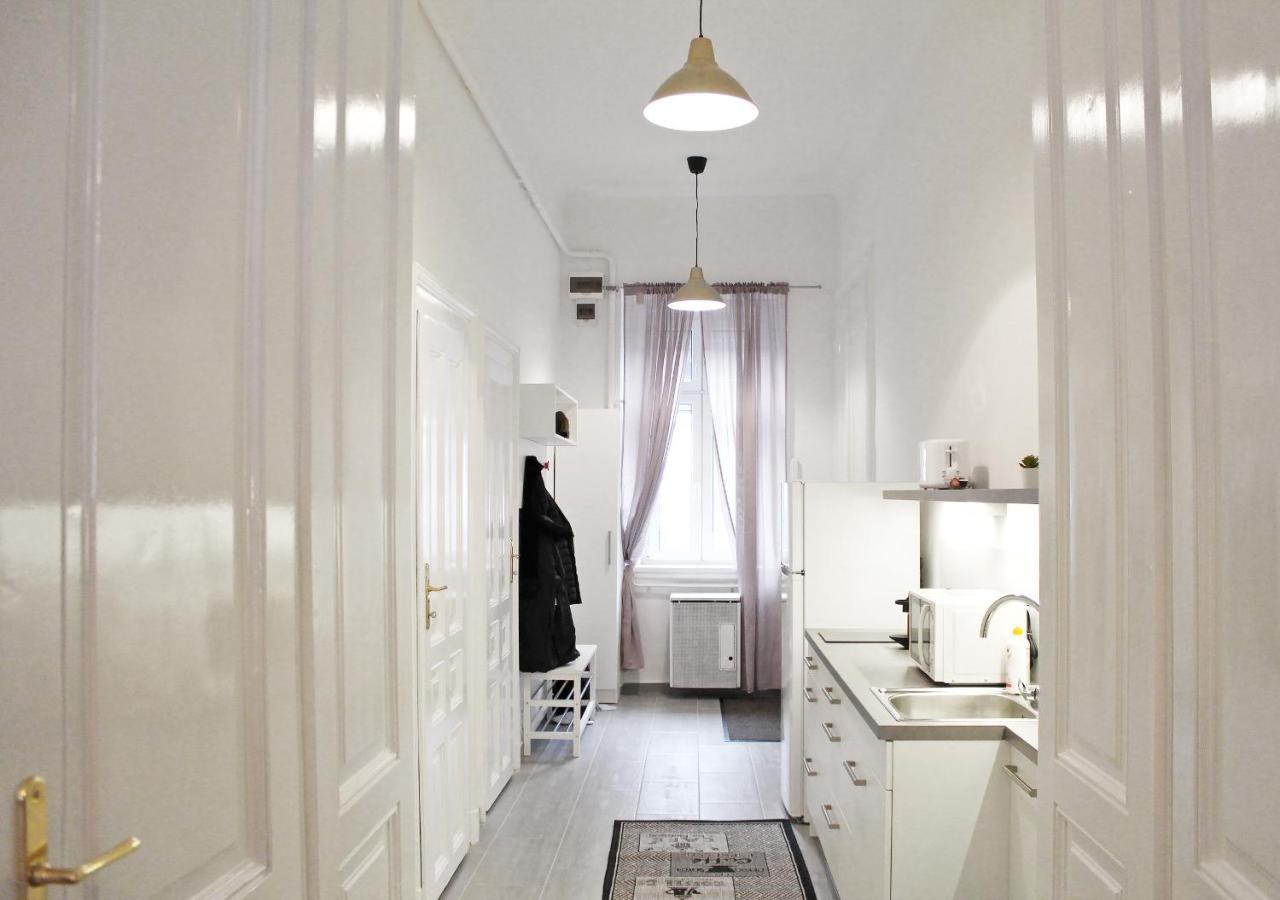 Luxury New Apartment With Gallery At Dob Street Nearby Gozsdu Court Budapest Eksteriør billede
