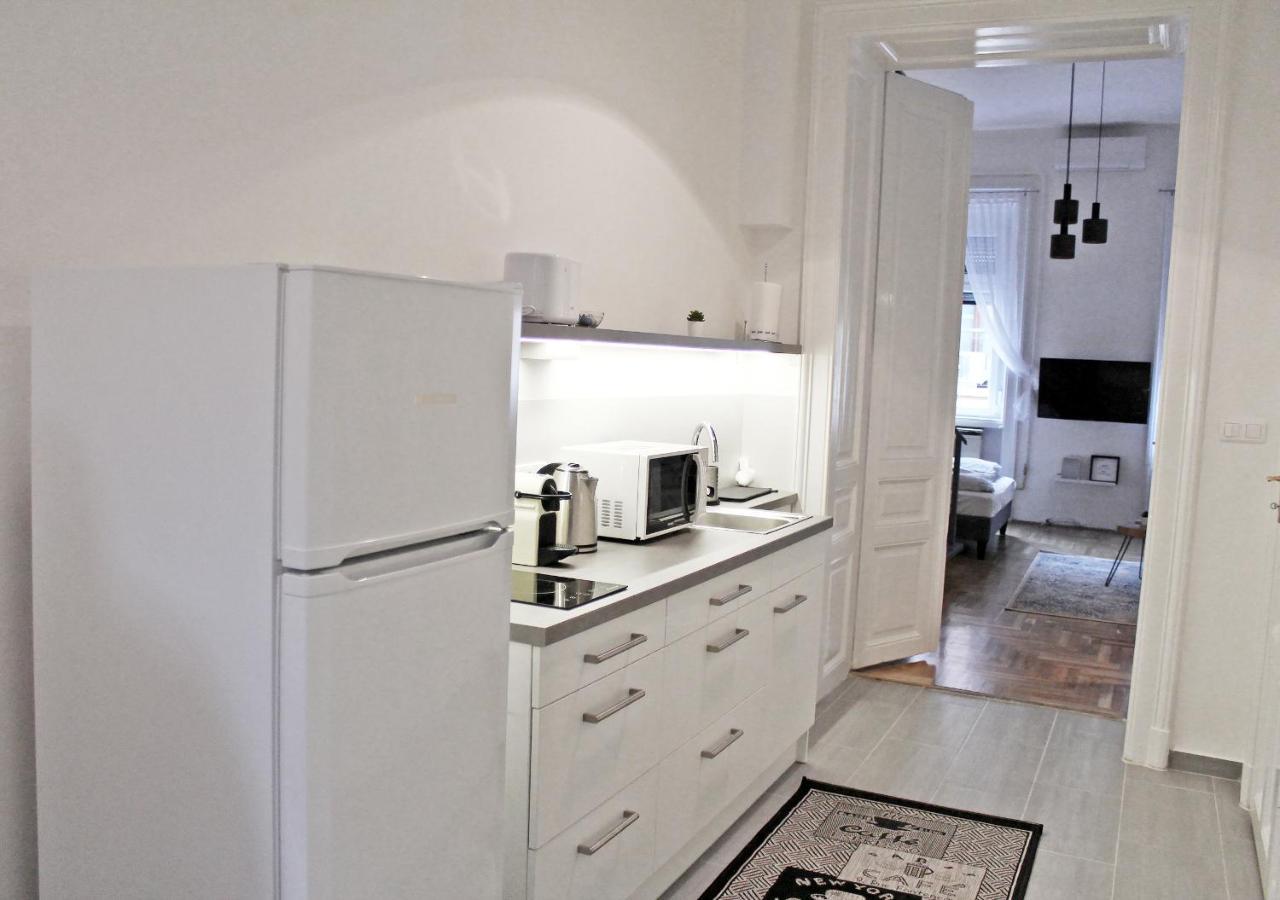 Luxury New Apartment With Gallery At Dob Street Nearby Gozsdu Court Budapest Eksteriør billede