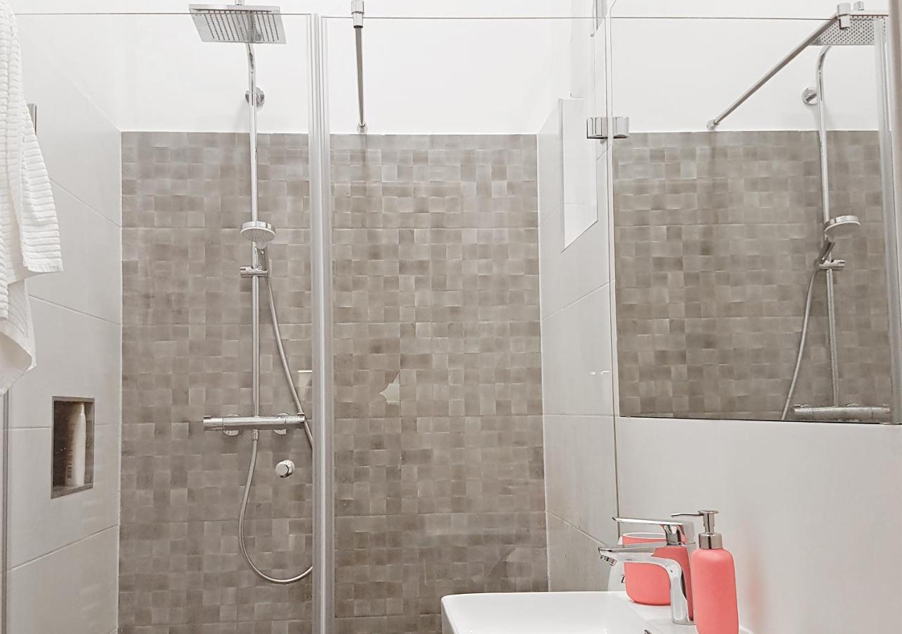 Luxury New Apartment With Gallery At Dob Street Nearby Gozsdu Court Budapest Eksteriør billede